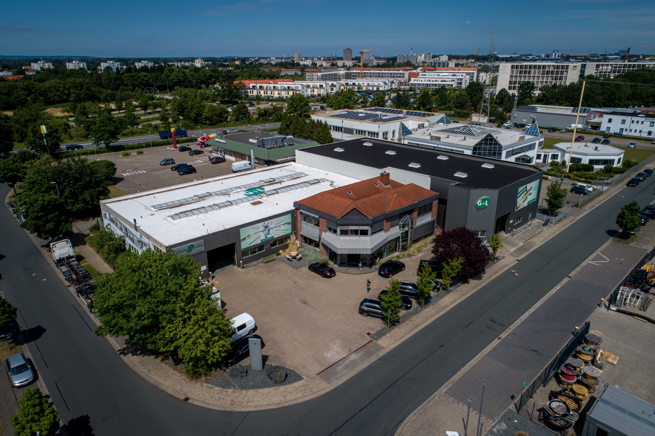 Luftaufnahme von Gebäude 1 des GrüloCOAT GmbH Betriebsgeländes
