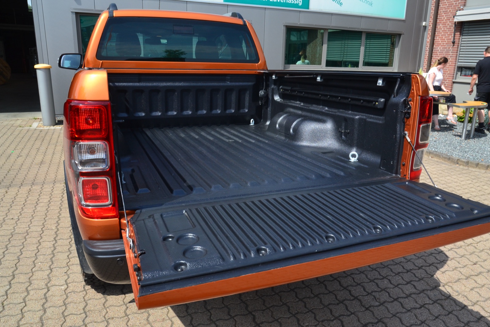 Fertig beschichtete Ladefläche eines Pick-up mit Heckklappe